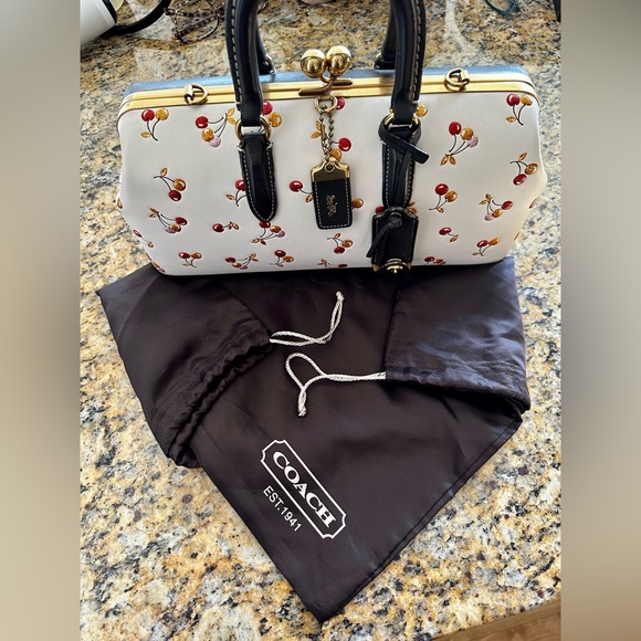 🍒RARE COACH 1941 KISSLOCK SATCHEL 38 CHERRIES!! 🍒 - Picture 3 of 16